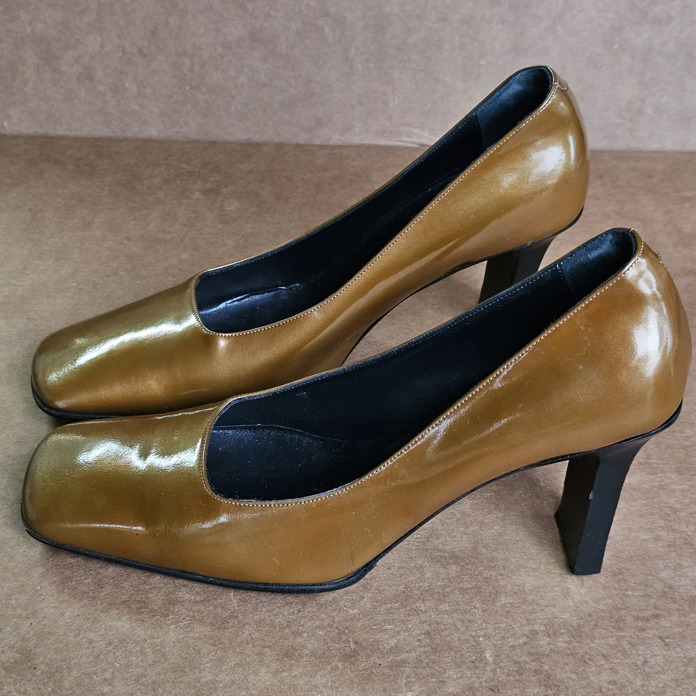 Bally Women's Tan Leather Shoes - Picture 2 of 6